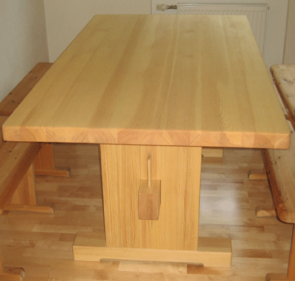 zerlegbarer Massivholztisch aus Kiefer